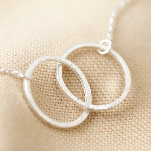 Lisa Angel interlocking hoop necklace - Matte Silver