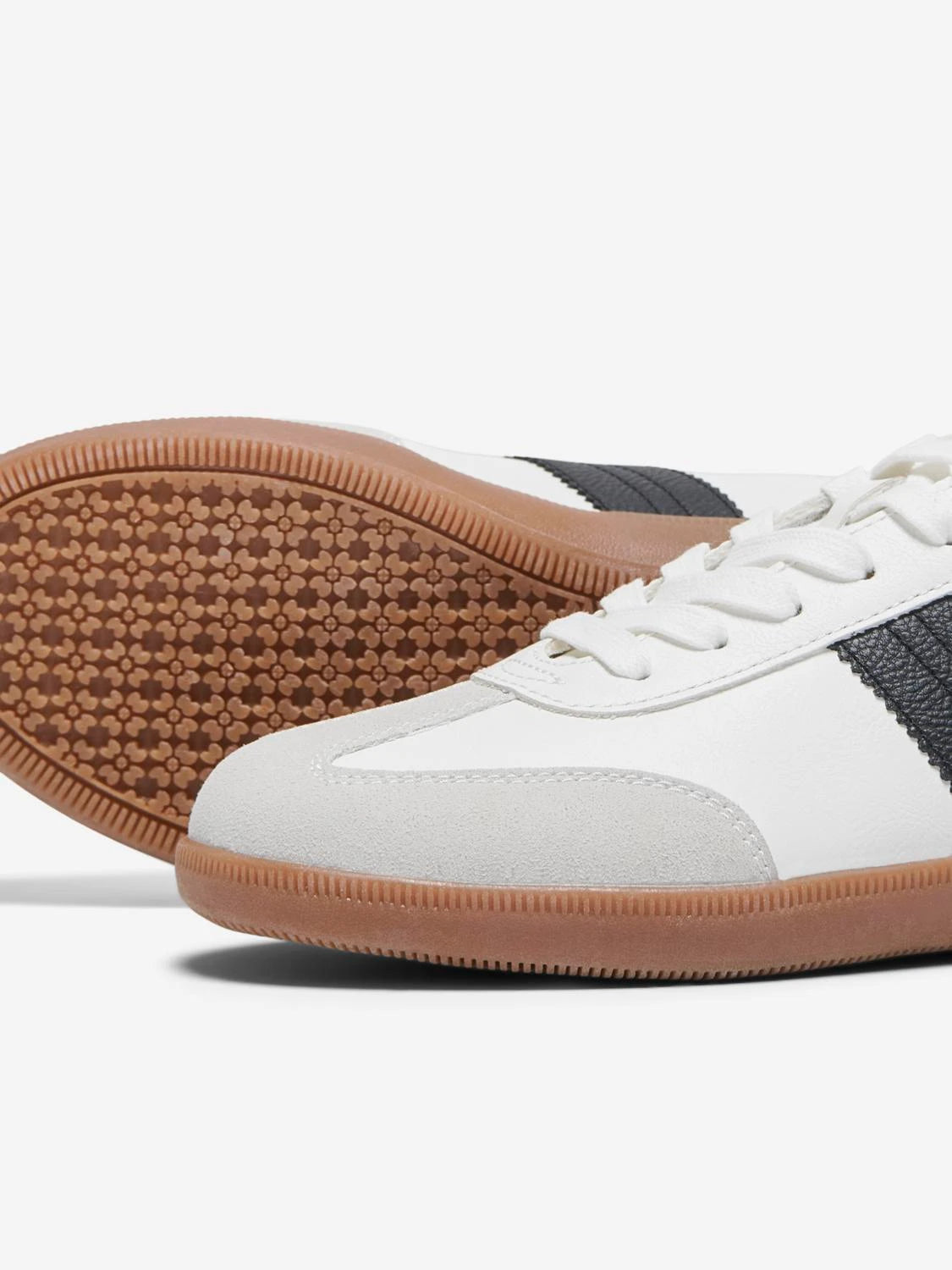 AMBER PU SNEAKER - White