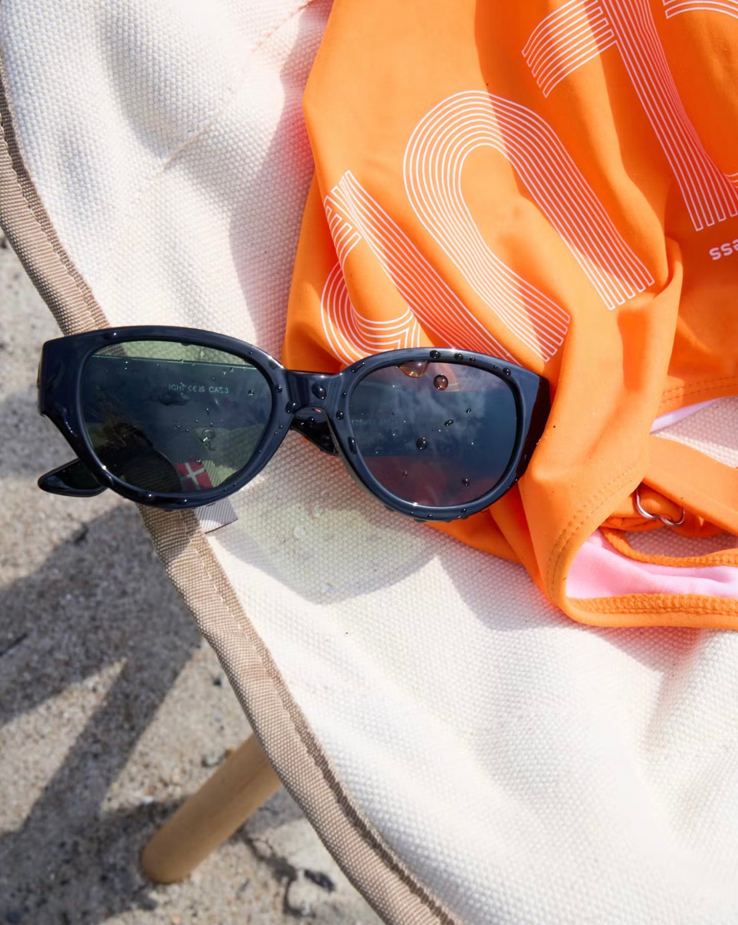 IASALLY SUNGLASSES - Black / Dark Green