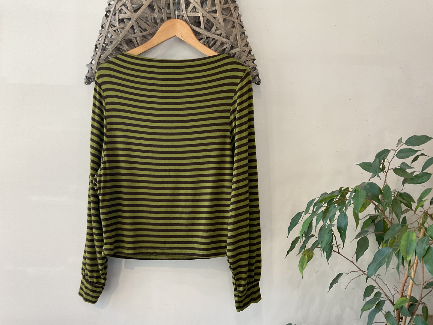 Soft stripe slash neck top - grn/brn