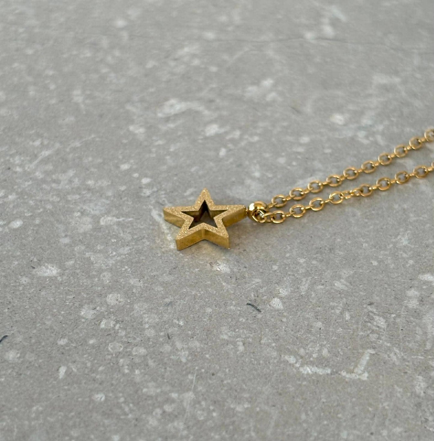 Tarnish Resistant Shimmer Star Necklace: Gold