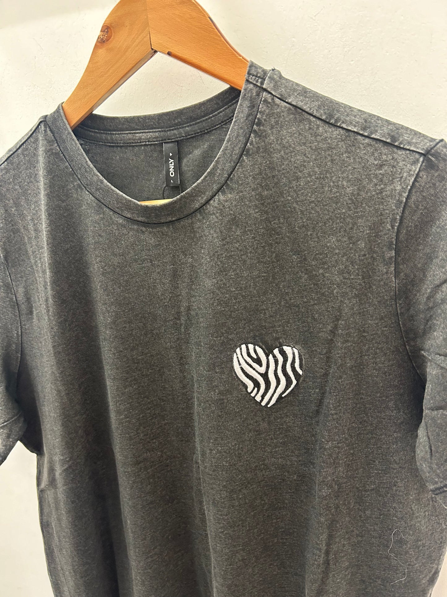 LUCY LIFE S/S EMB TOP - Black Zebra