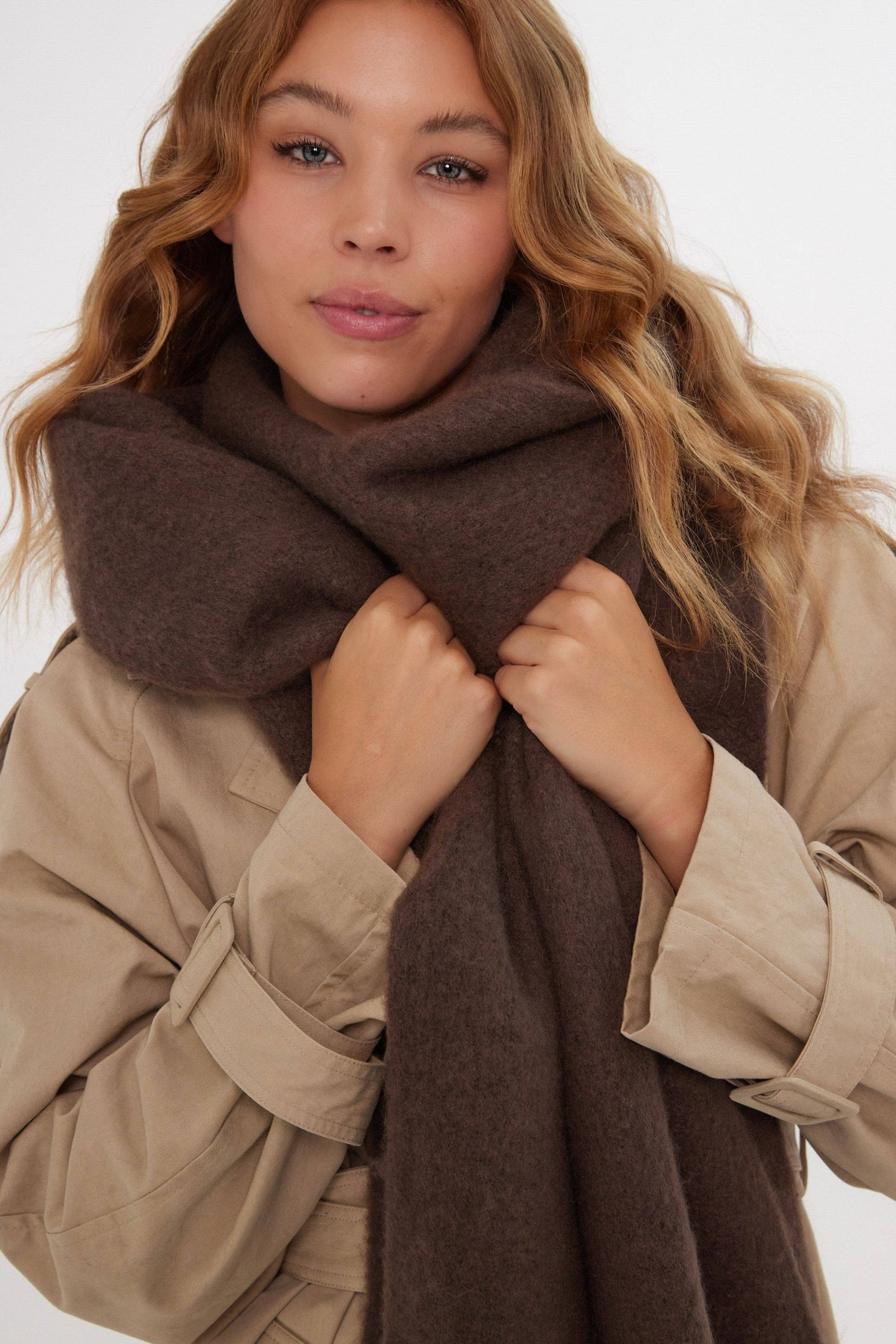 Oversized Chunky Blanket Scarf in Brown: Brown