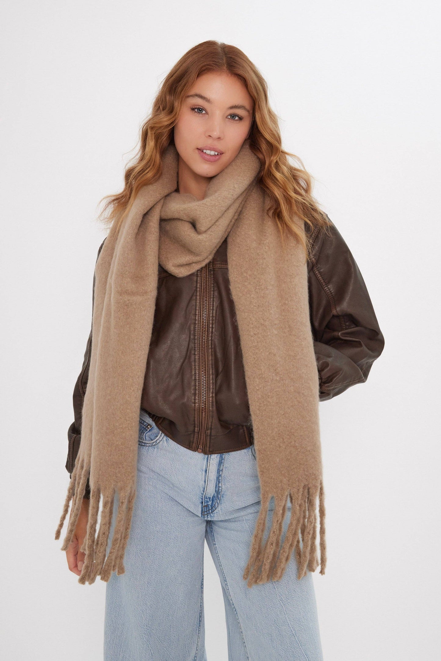 Oversized Chunky Blanket Scarf in Light Brown: Light Brown