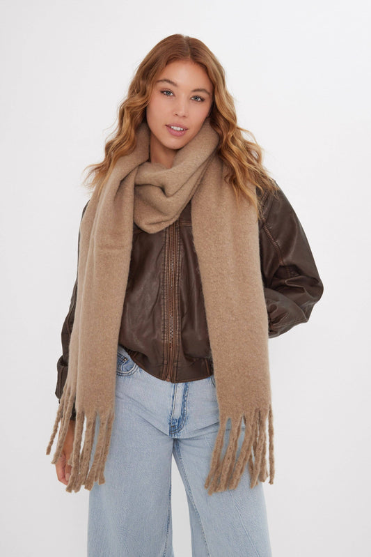 Oversized Chunky Blanket Scarf in Light Brown: Light Brown