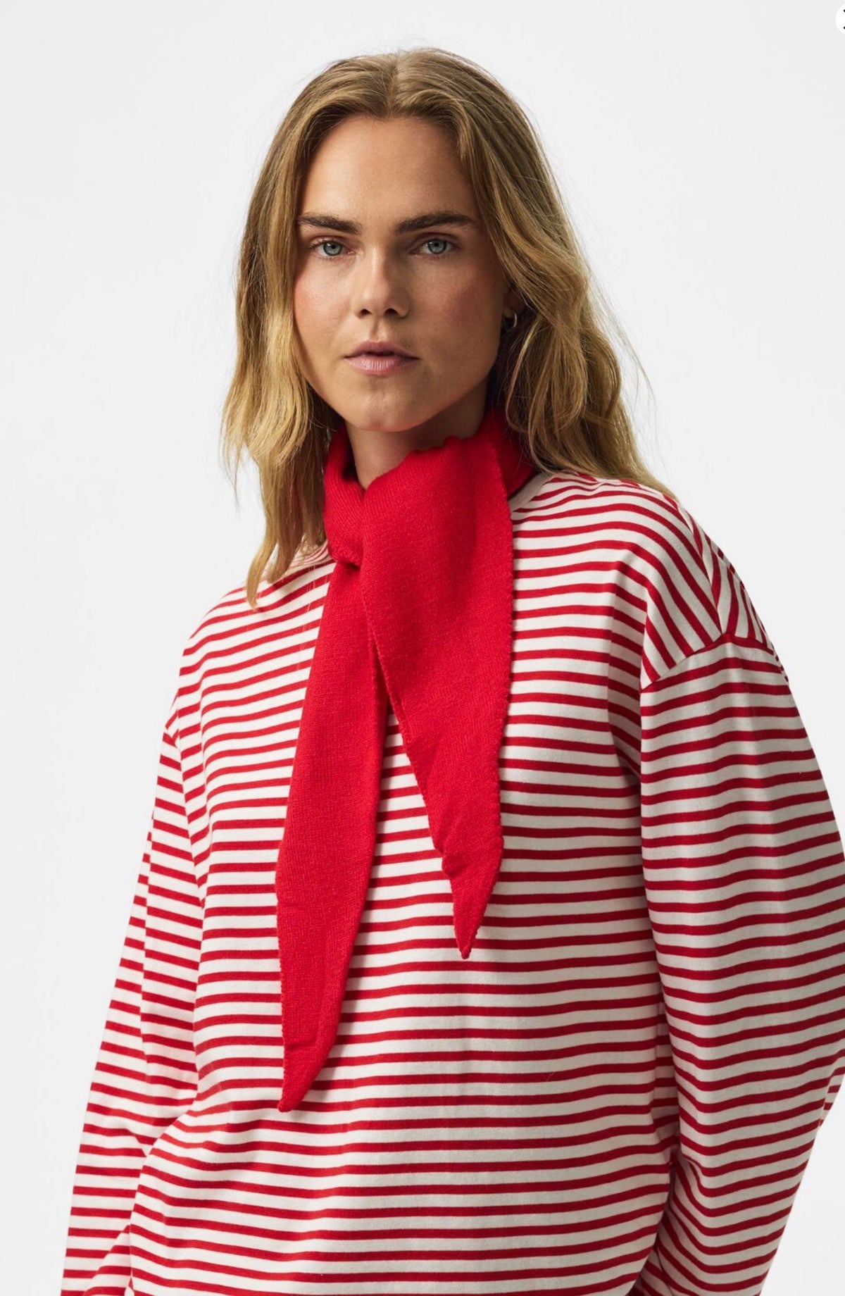 KOMMA TRIANGLE SCARF - Red