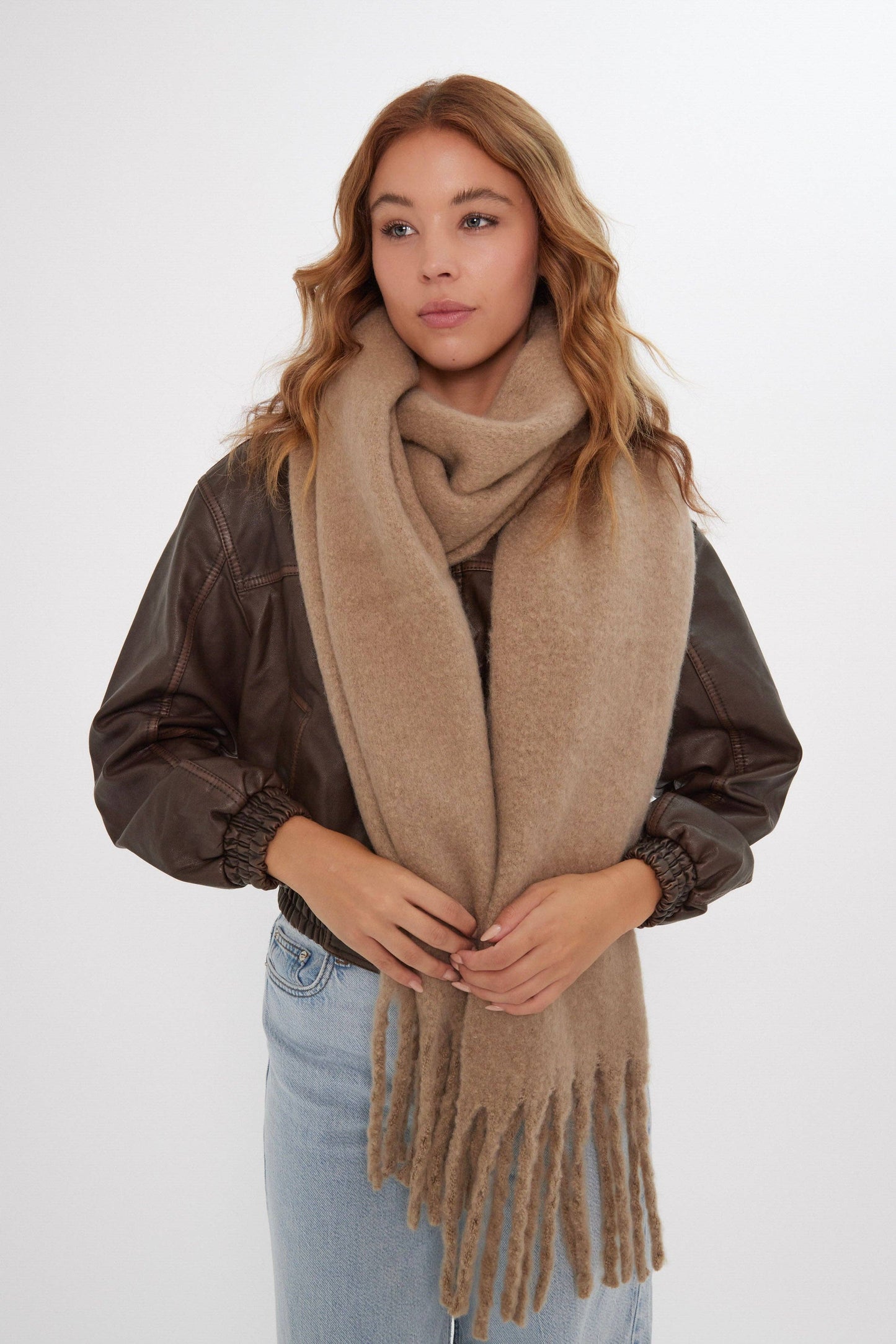 Oversized Chunky Blanket Scarf in Light Brown: Light Brown