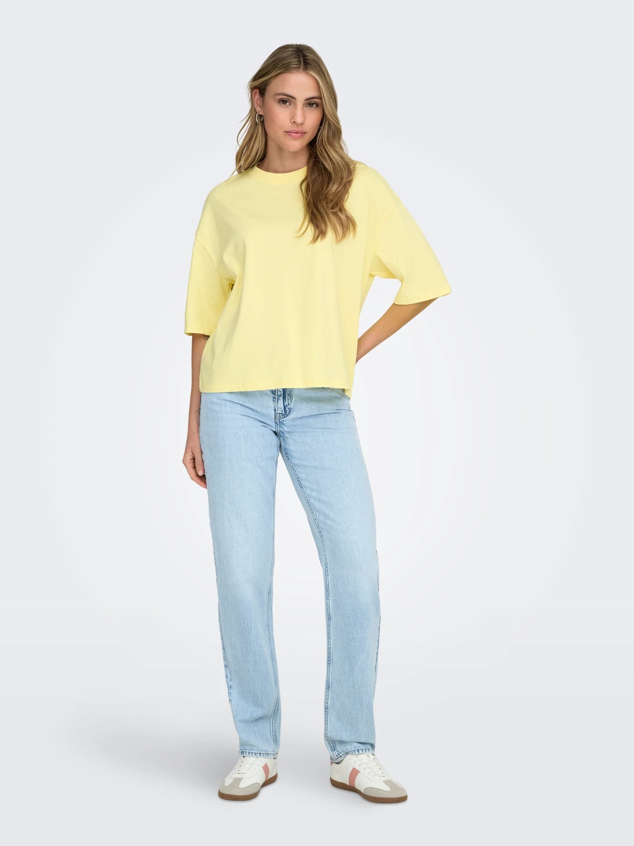 LARA S/S BOXY TEE - Pastel Yellow