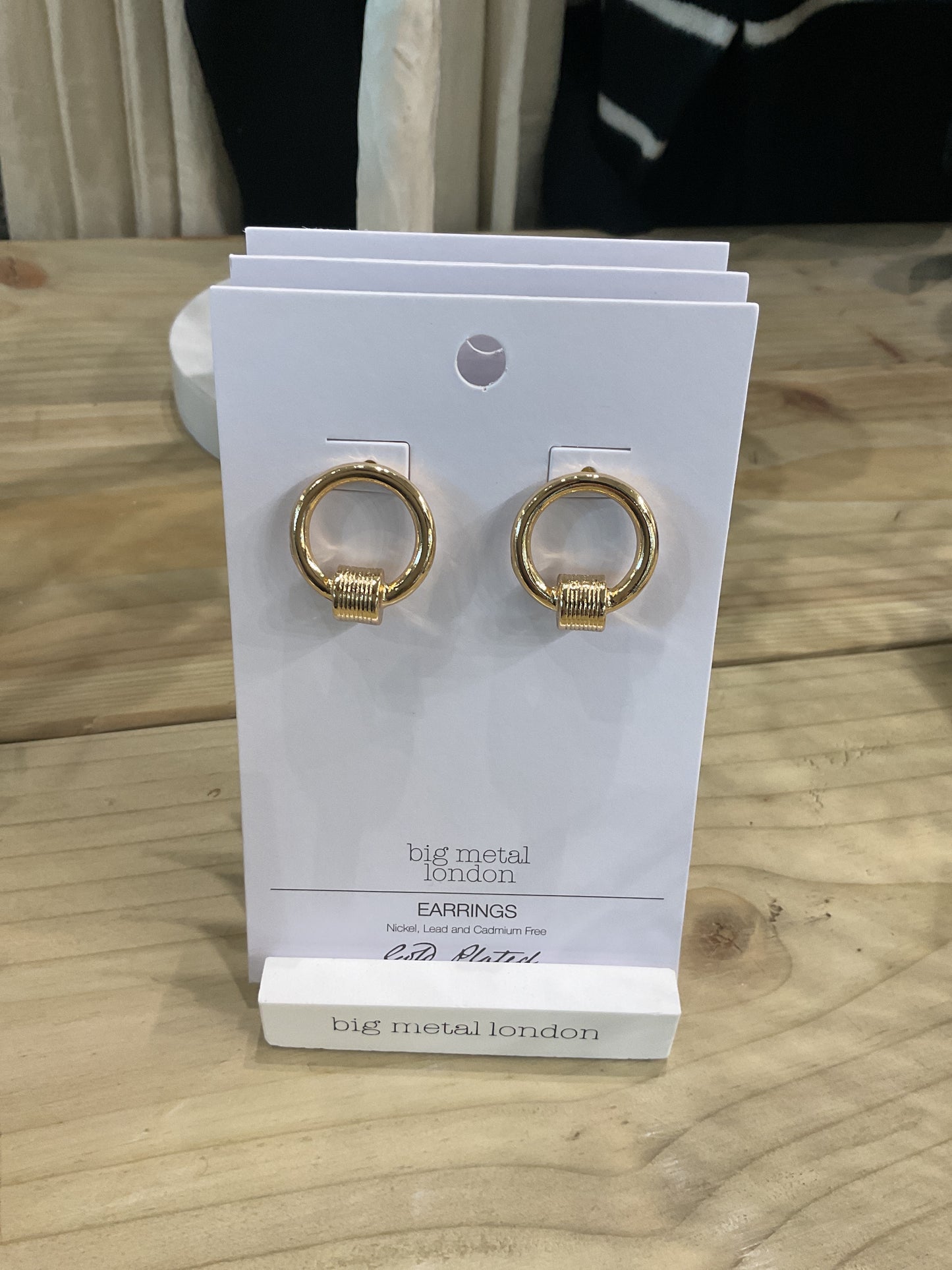 Chic Circle Earrings - Gold