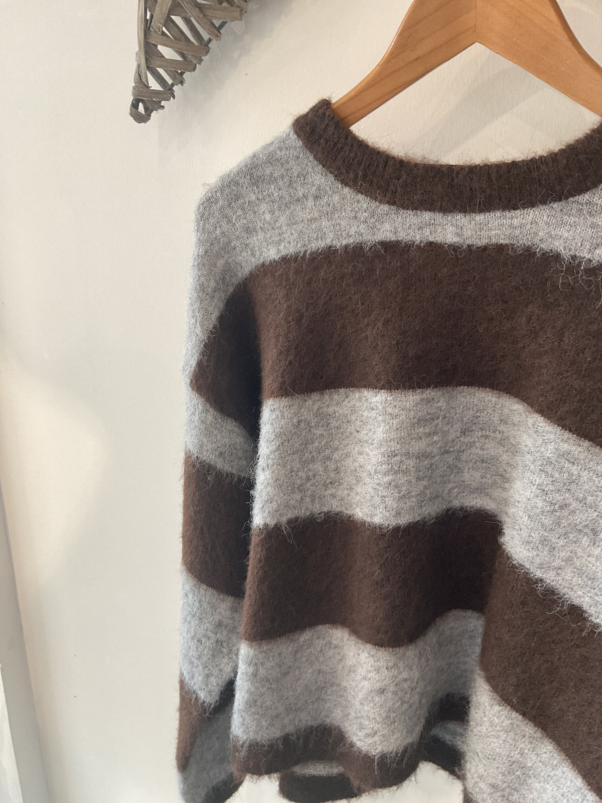 TayzieSZ Pullover - Chocolate/ Grey