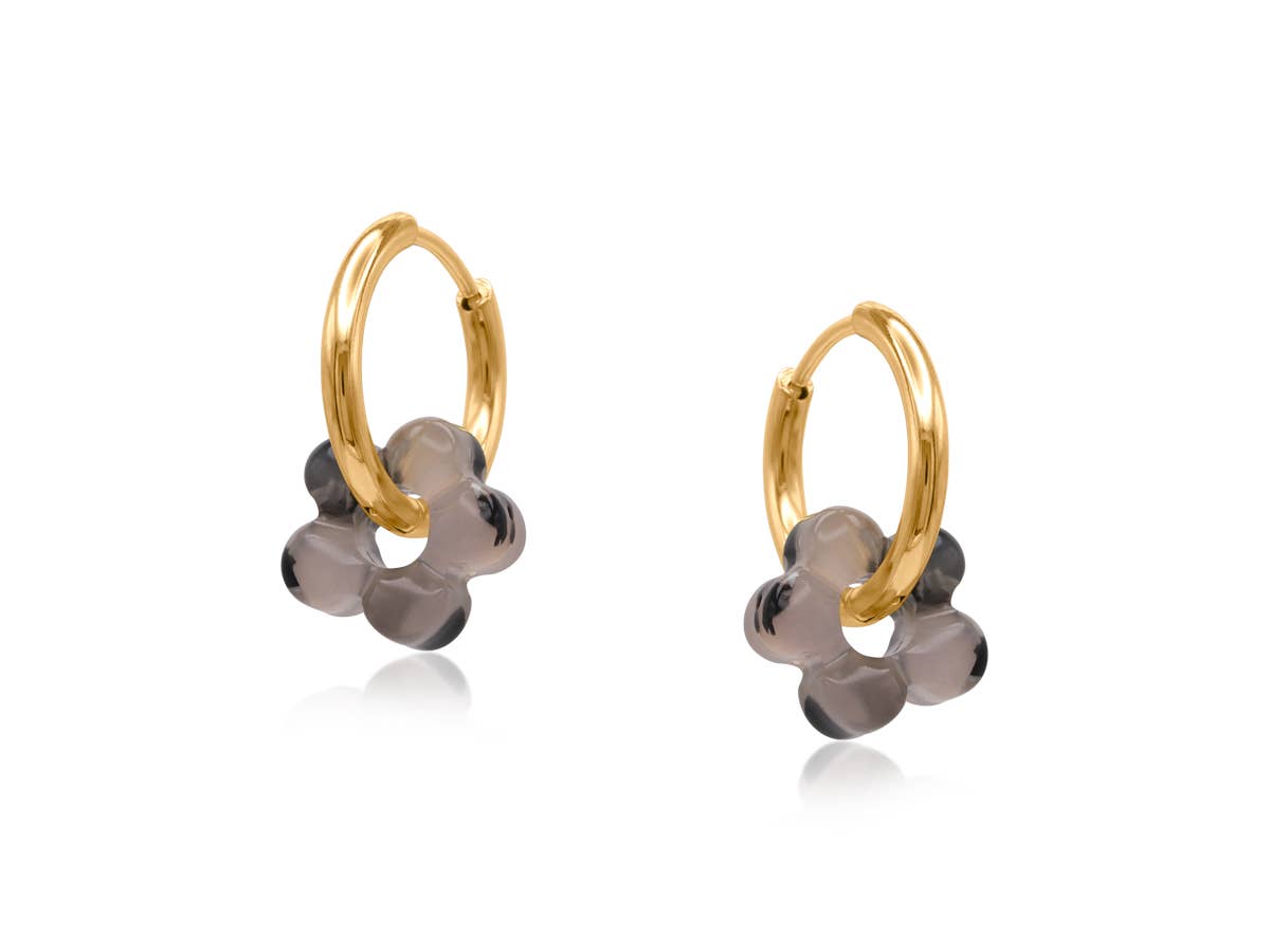 ISLA RESIN FLOWER HUGGIE PETITE EARRINGS: BLACK GREY