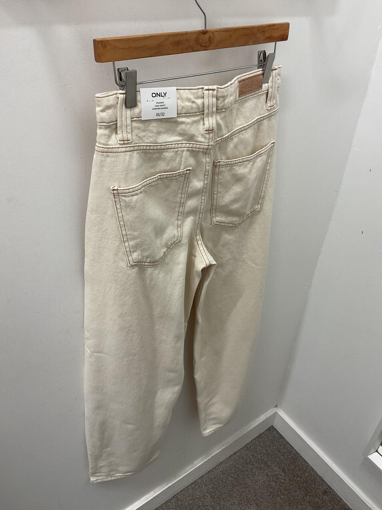 FRANKIE HW CROP BARREL JEANS - Ecru