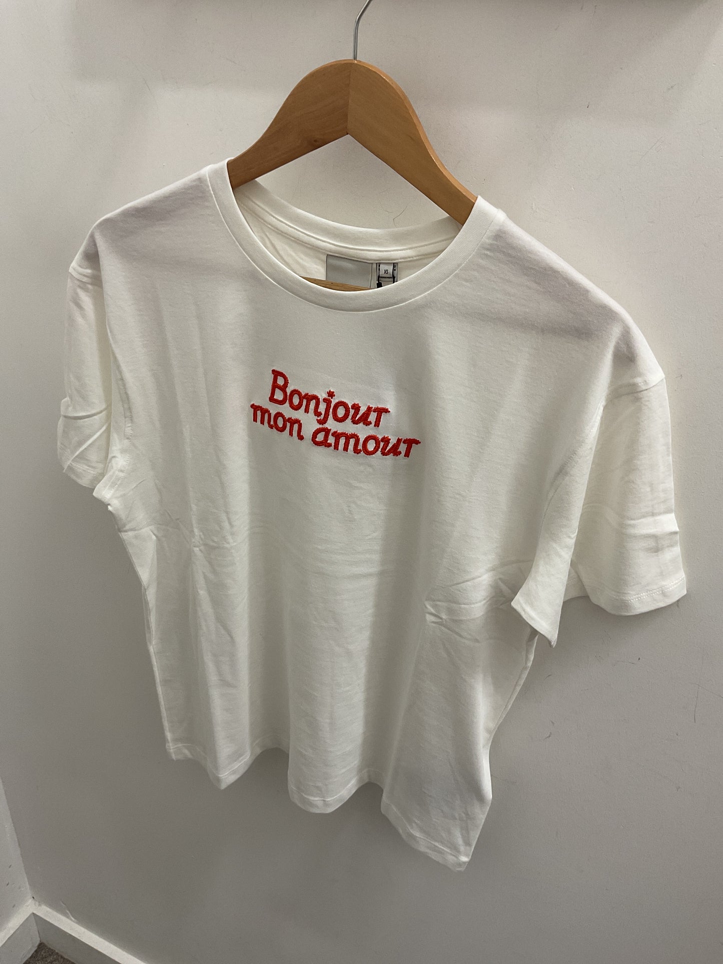 IHMITTE Bonjour Tee - Cloud Dancer / Red
