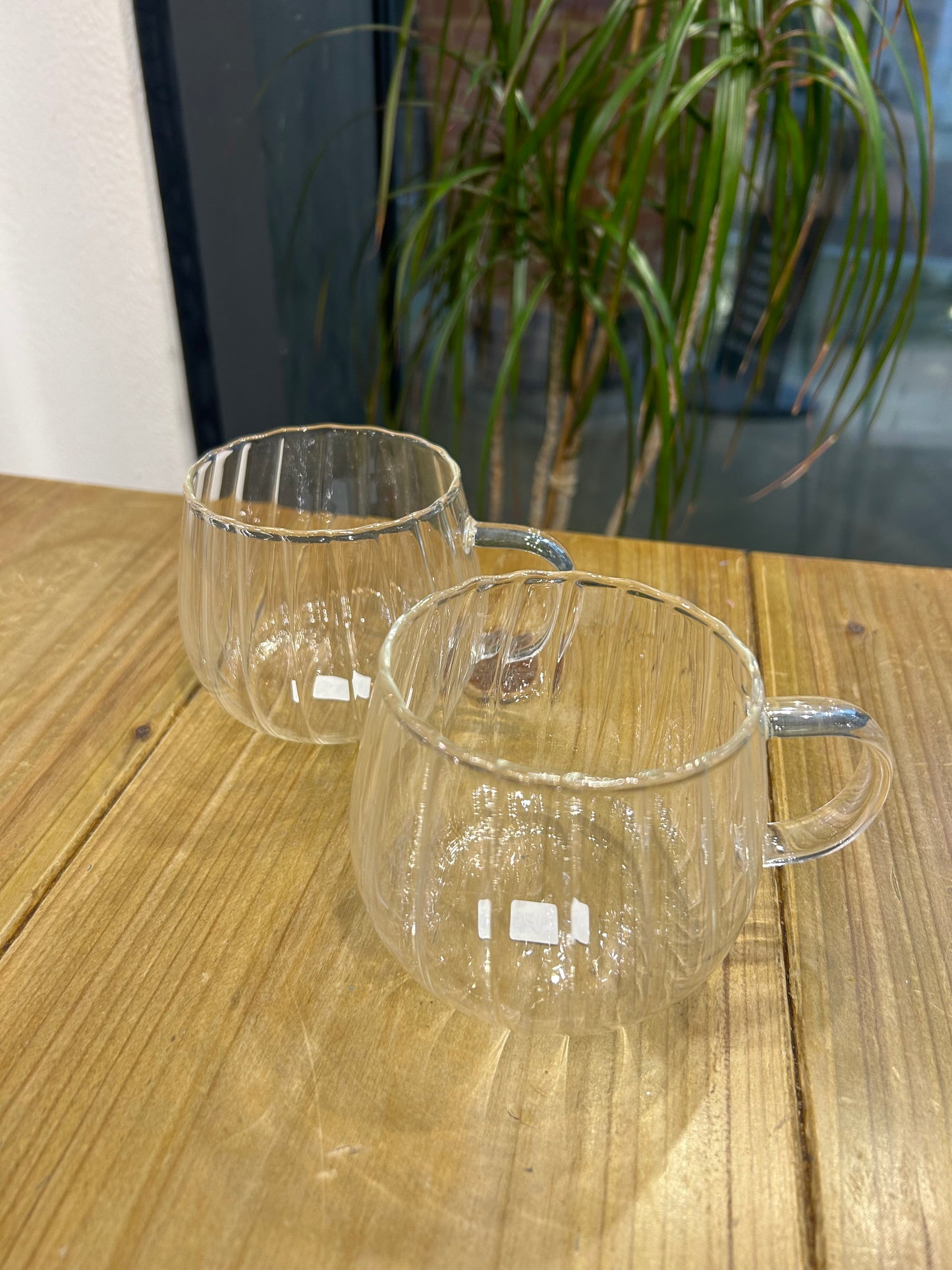 Curved Glass Mug