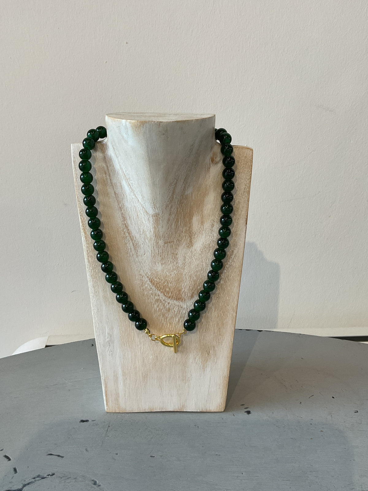Beaded necklace with gold T-bar