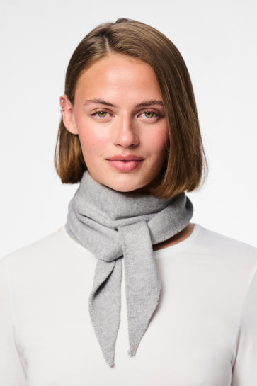 KOMMA TRIANGLE SCARF - GREY