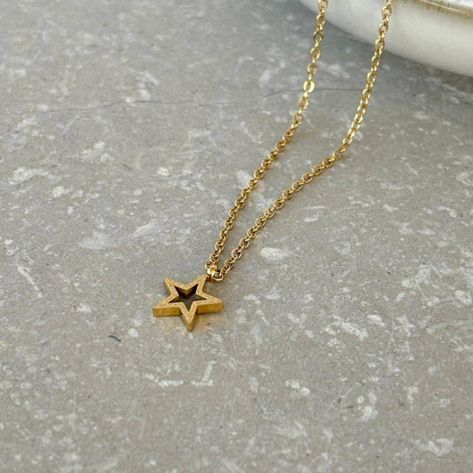 Tarnish Resistant Shimmer Star Necklace: Gold