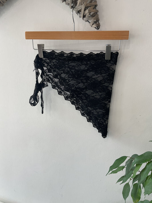 Lace Triangle Scarf - Black