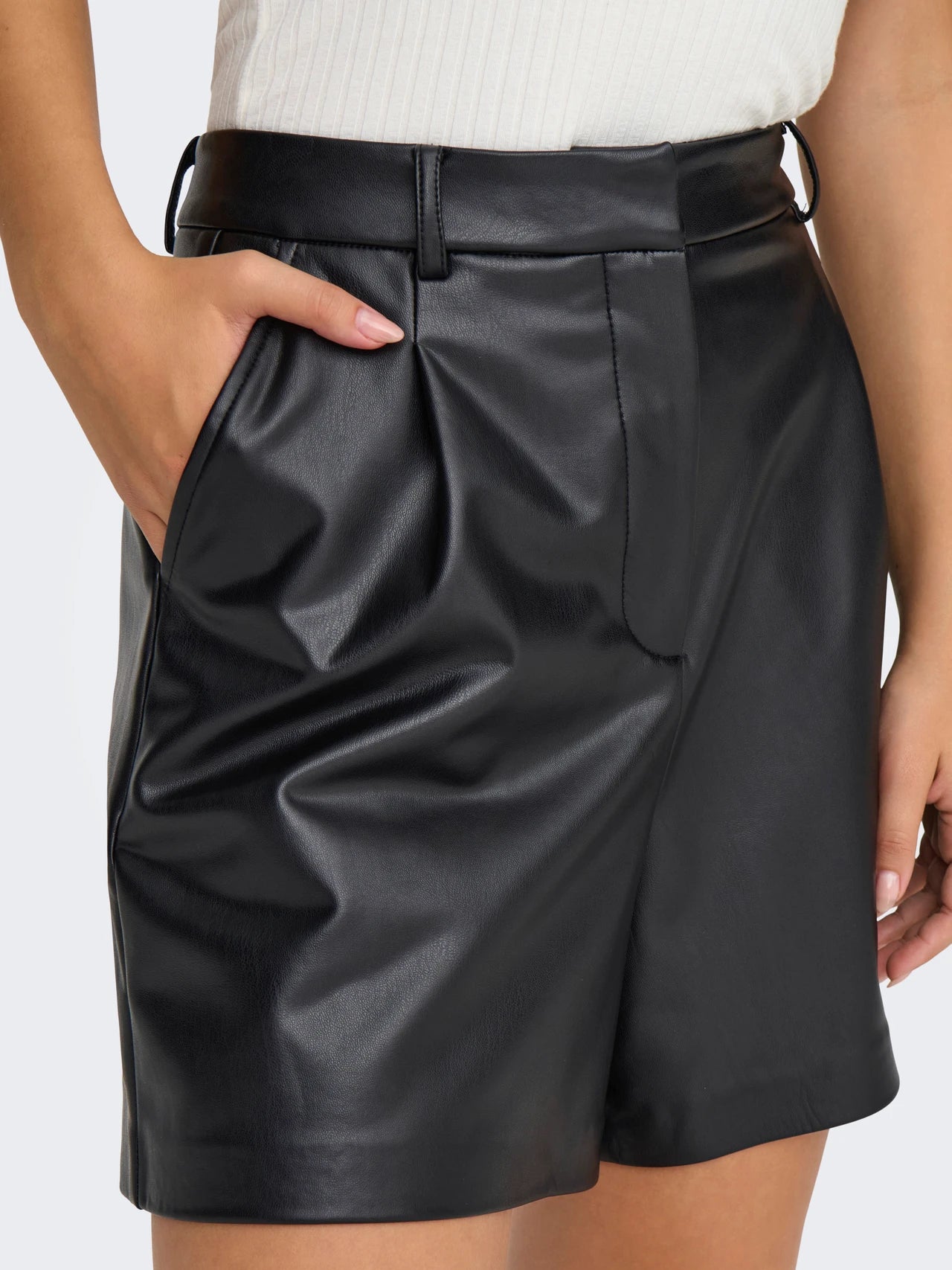 PENNY FAUX LEATHER SHORTS - Black