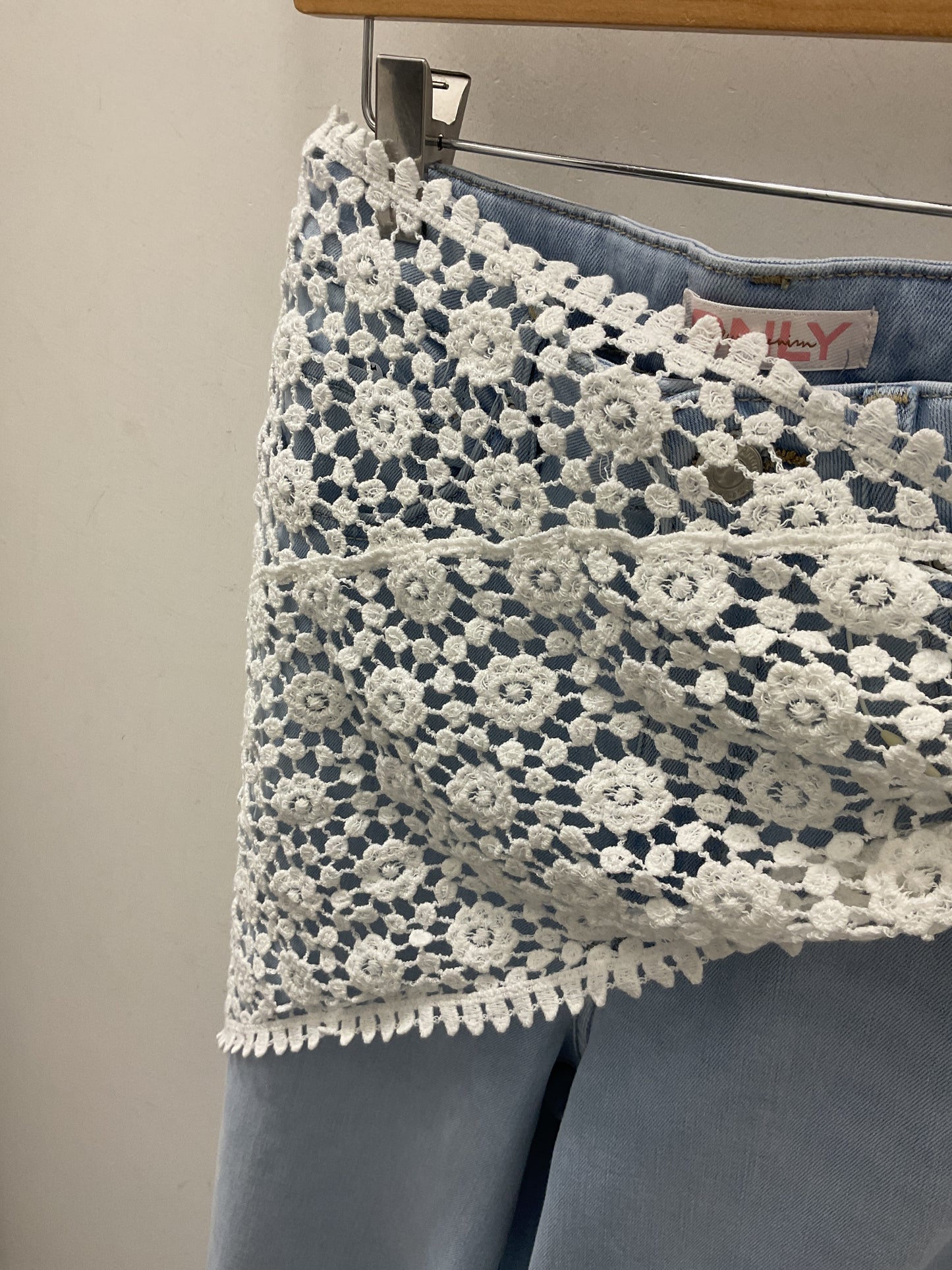 Lace Triangle Scarf - White