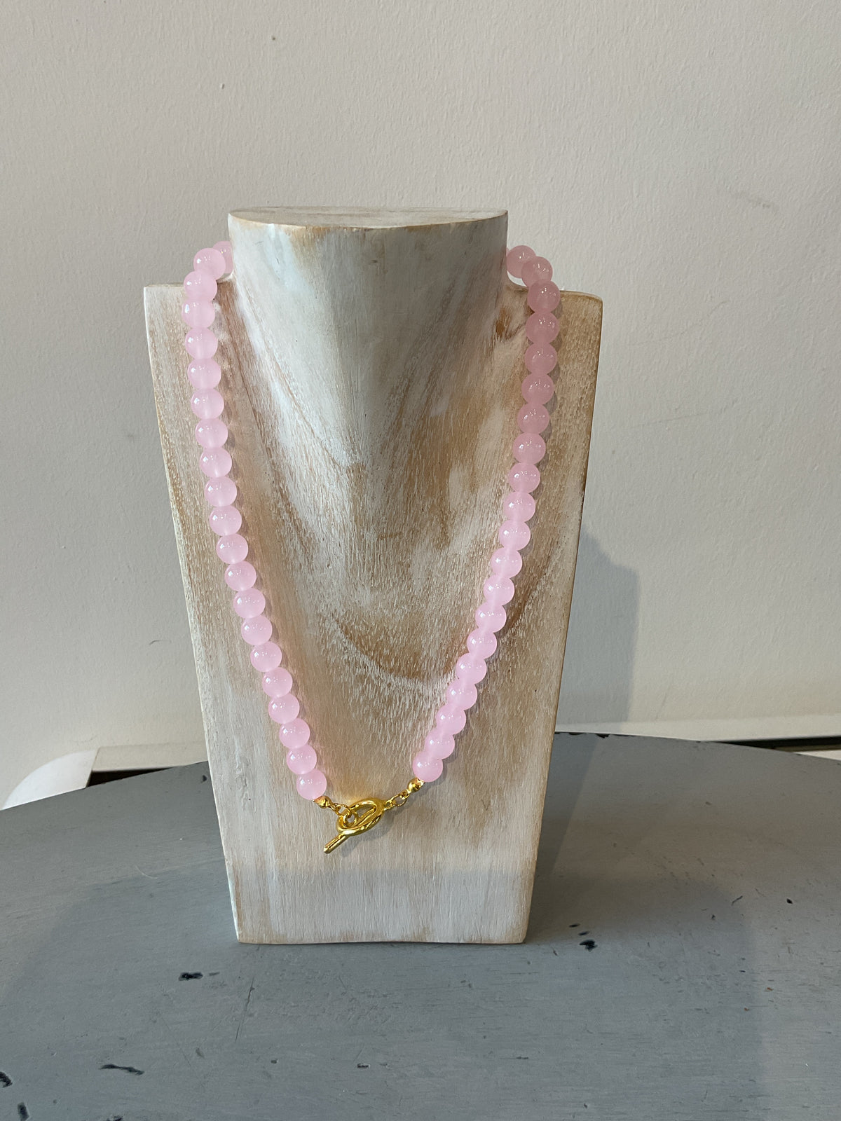 Beaded necklace with gold T-bar