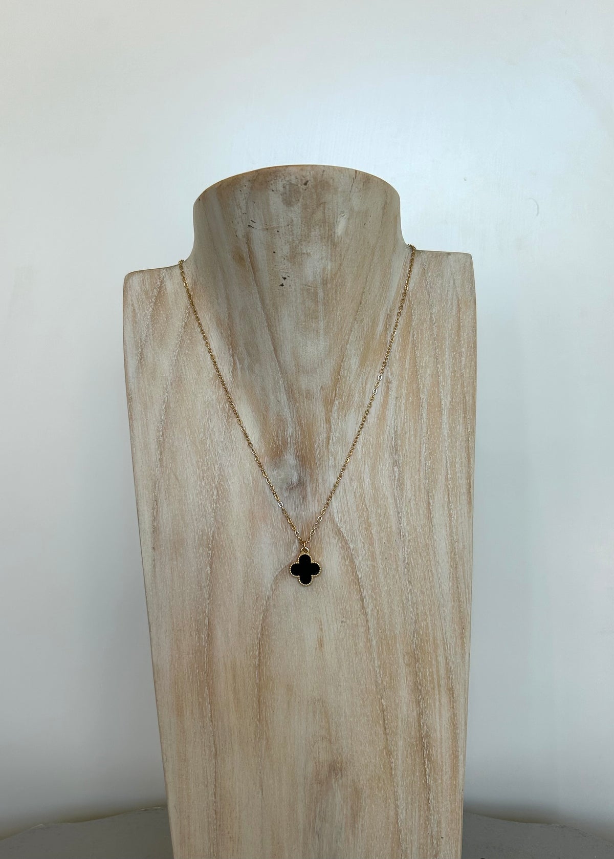 Clover Pendant Necklace - Gold/Black