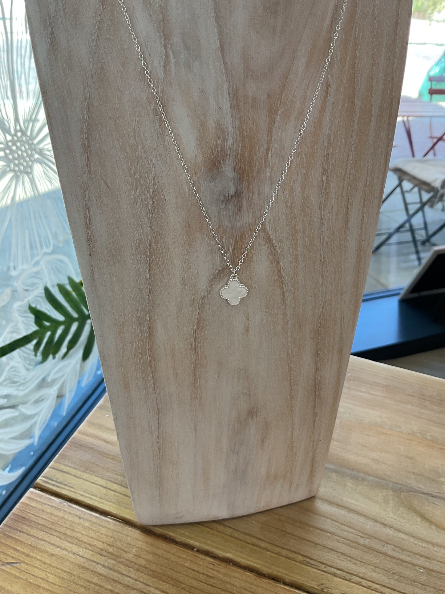 Clover Pendant Necklace - Silver/ Pearl