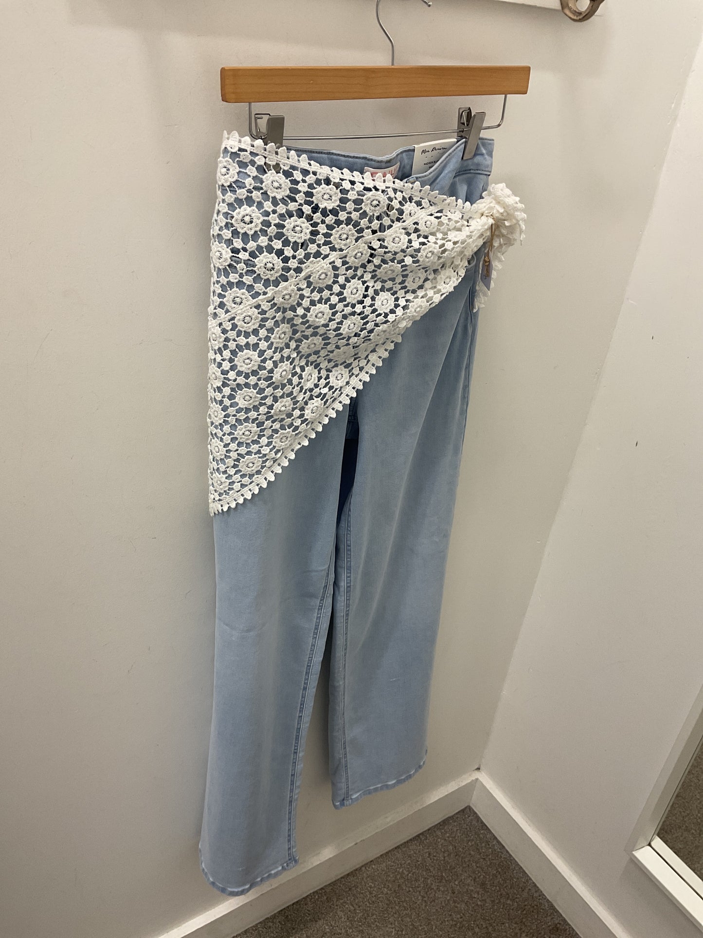 Lace Triangle Scarf - White
