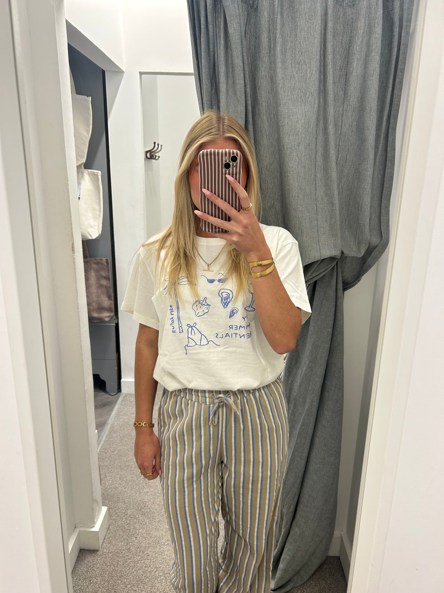 IHNOVOLA EMBROIDERED TEE - Cloud Dancer / Blue