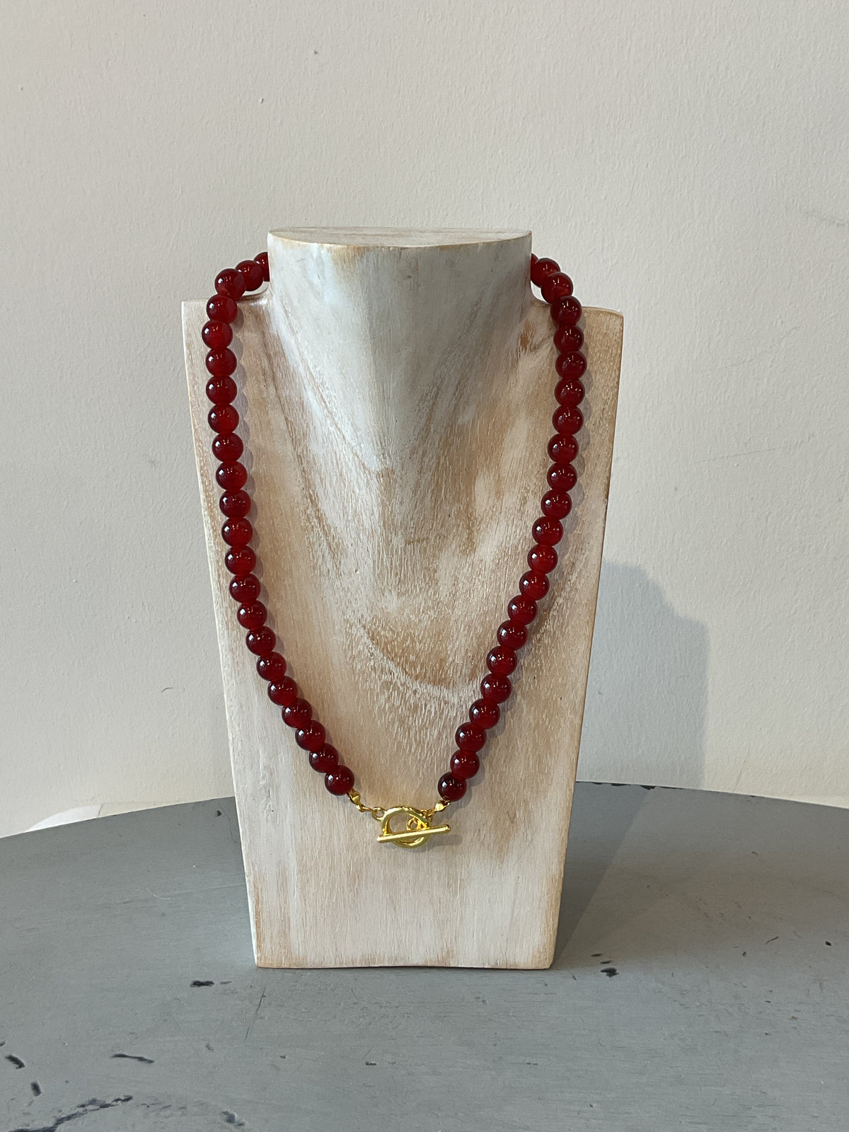 Beaded necklace with gold T-bar