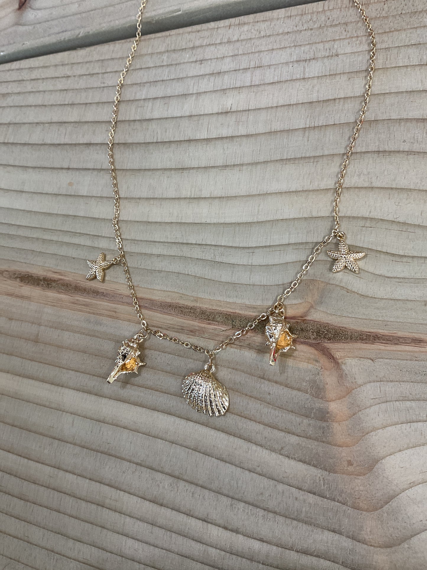 Shell gold necklace