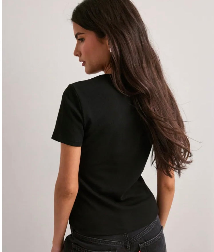 JUNE RIBBED TEE - Black