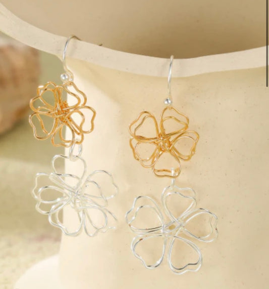 Floral dangle earrings - Silver and Gold
