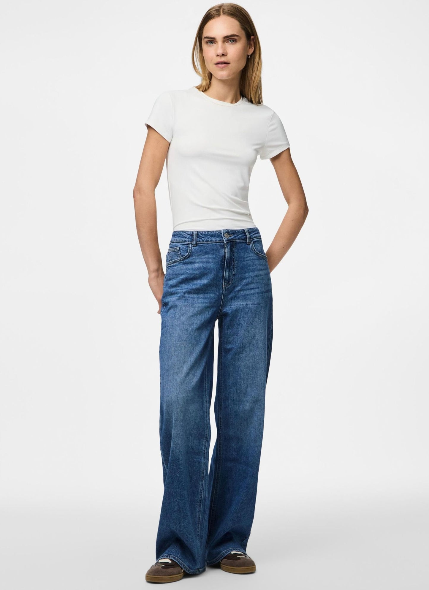 SILKE Wide Leg Jeans - Medium Blue