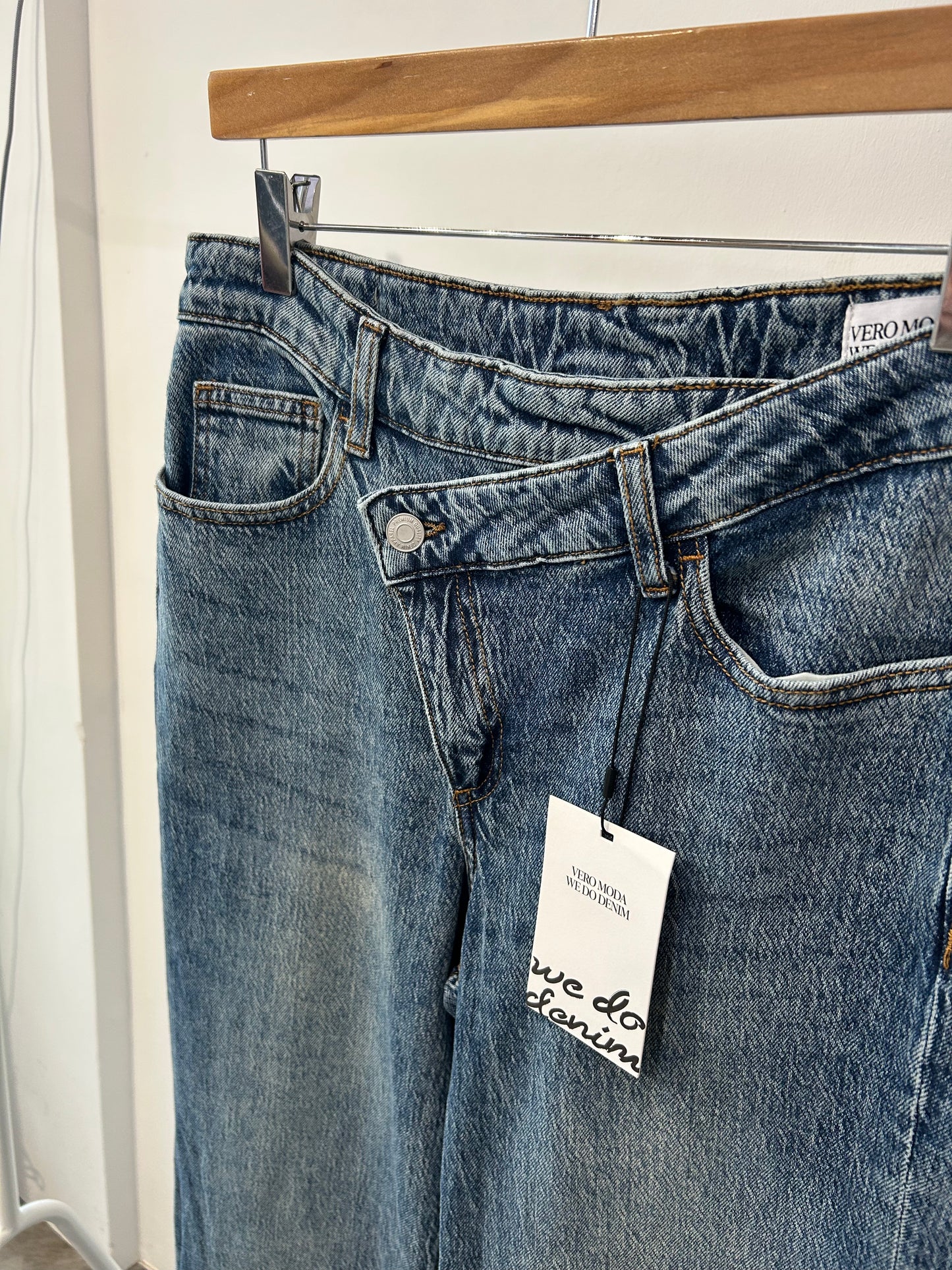 TESSA HR WIDE CROSS DENIM JEANS - Medium Denim Blue