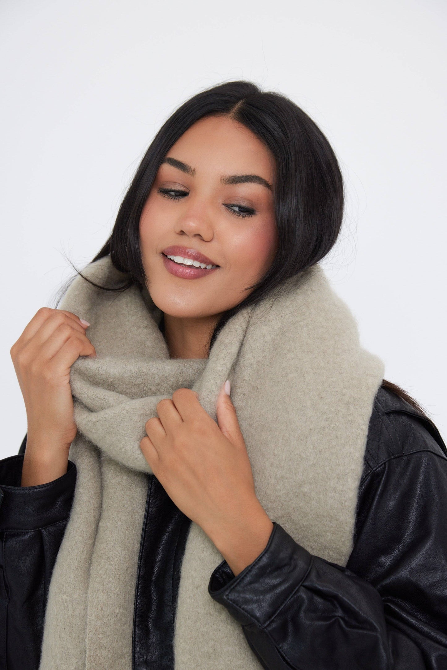 Women's Oversized Chunky Blanket Scarf in Grey Beige: Sustained Grey