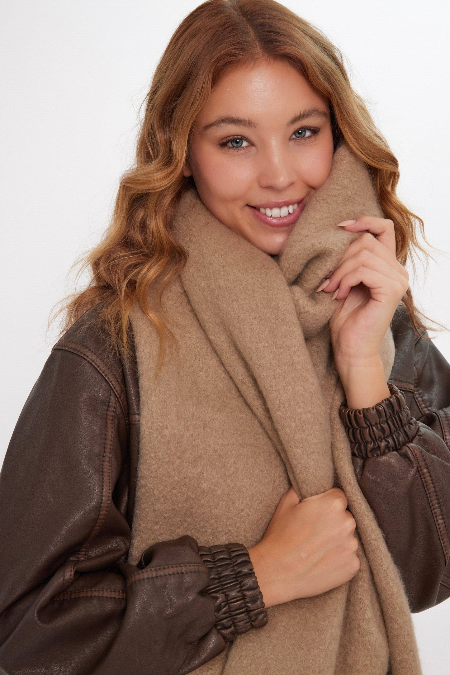 Oversized Chunky Blanket Scarf in Light Brown: Light Brown